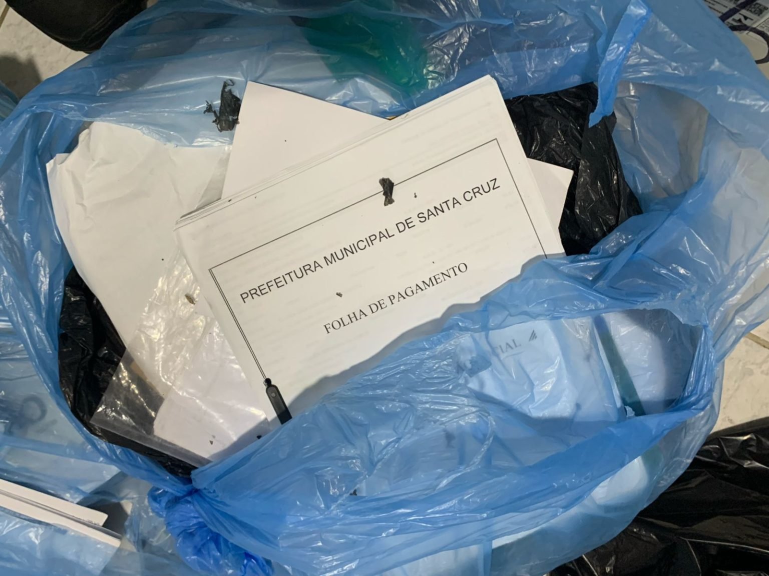 FOTOS: Grupo é suspeito de adulterar e ocultar documentos da prefeitura de Santa Cruz