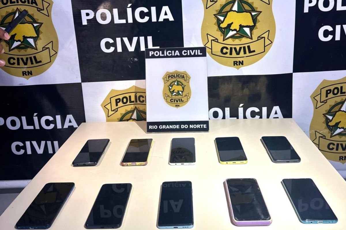 Polícia Civil entrega 120 celulares recuperados de furtos e roubos em Natal