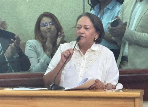Fátima Bezerra não garante reajuste do piso para todos os professores e diz que “diálogo permanece aberto“