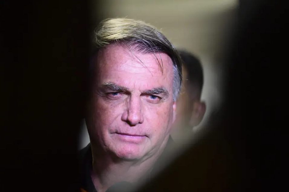 Bolsonaro diz que é preciso ‘ajuda de fora’ para a paz no Brasil