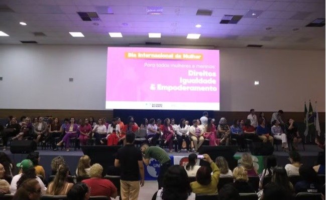 Governadora do RN assina decreto que reserva 5% das vagas em empresas terceirizadas para mulheres vítimas de violência