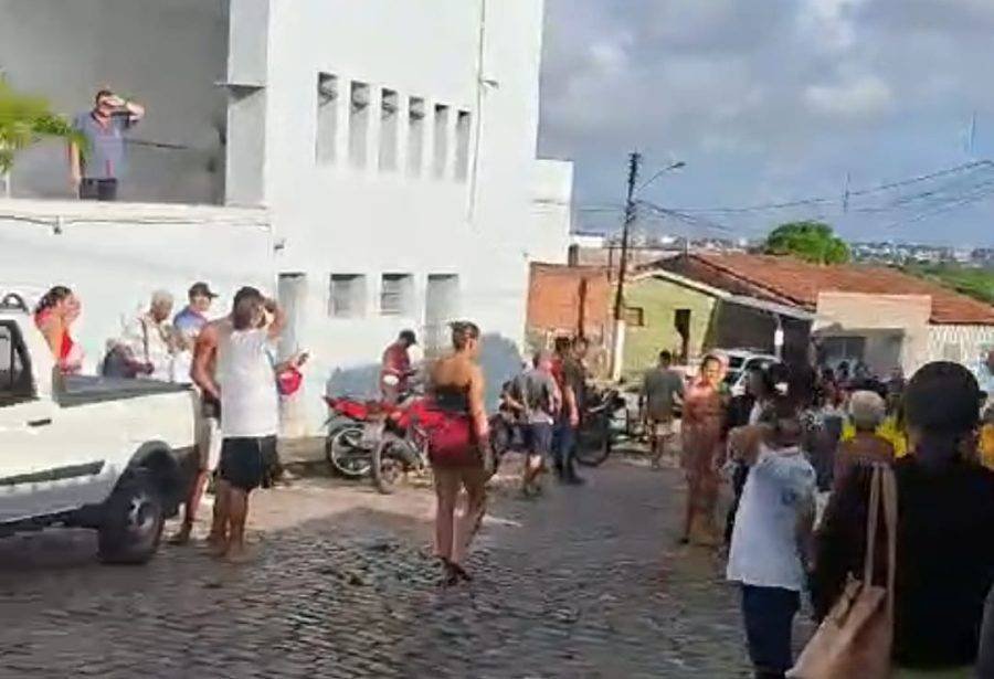 Motociclista é perseguido e morto com pelo menos 15 tiros nas Quintas