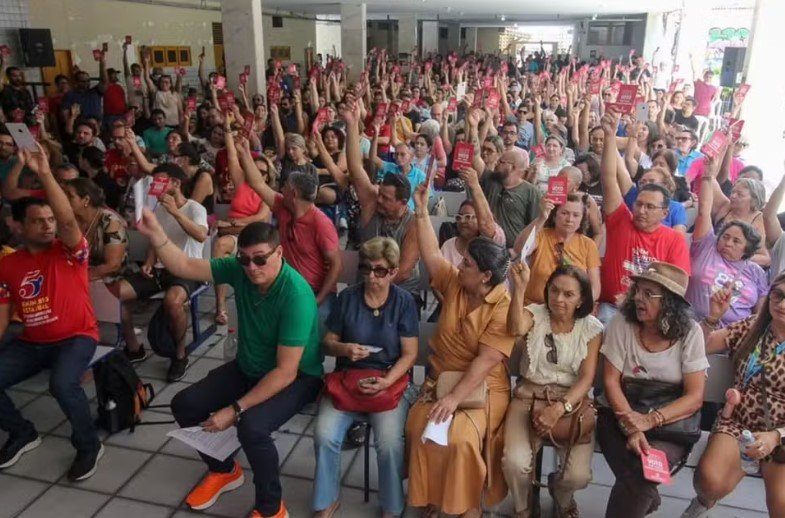 Professores da rede estadual do RN rejeitam proposta do governo e decidem manter greve