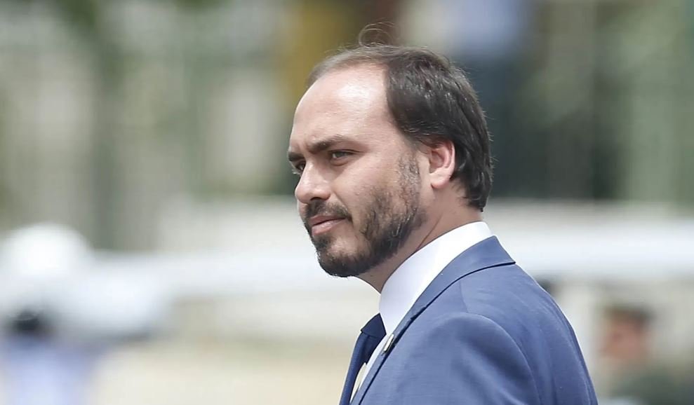Abin paralela: Carlos Bolsonaro presta depoimento à PF sobre Ramagem