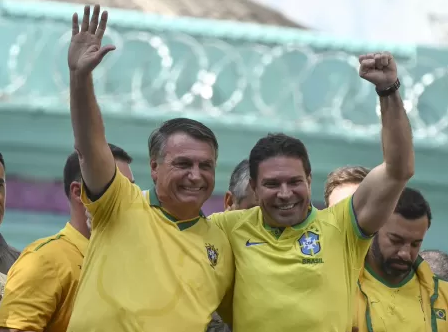 Câmara dos Deputados aprova suspensão de ação que pode beneficiar Bolsonaro no STF