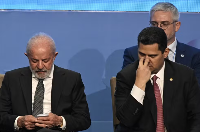 Em meio à crise com Lula, União Brasil pressiona pelos Correios e Banco do Brasil