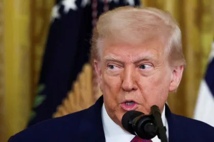 Trump não confirma ataque ao Irã, mas diz que é tarde para conversas