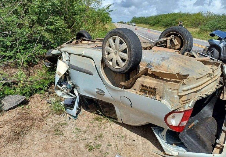  Pai, mãe e filha morrem após colisão frontal entre veículos no Agreste do RN