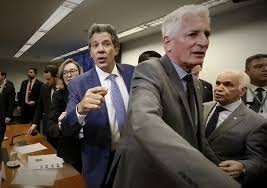  Após bate-boca com parlamentares, Haddad deixa comissão da Câmara e ouve gritos de “fujão