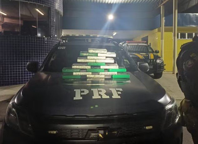 Homem é flagrado com mais de 17 kg de cocaína escondidos em carro na BR-304 em Macaíba