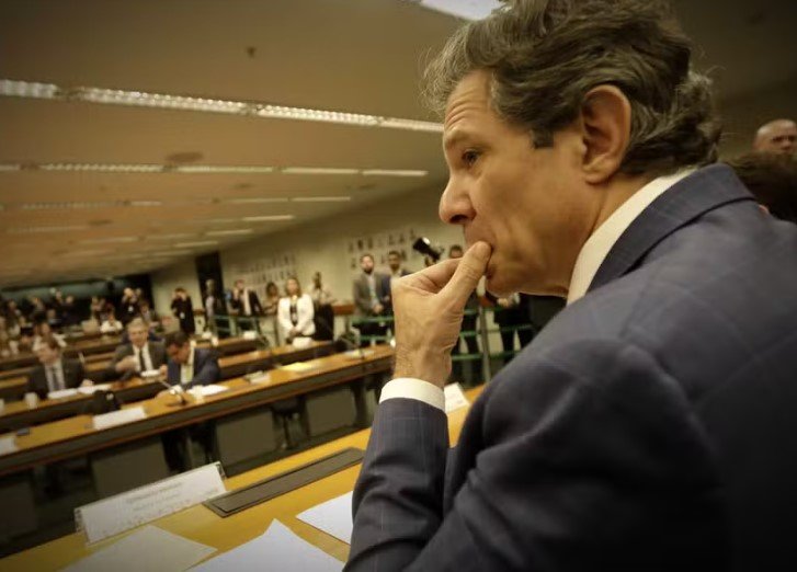 Saída para o IOF é ir ao STF ou fazer um novo corte, afirma Haddad após Congresso vetar decreto