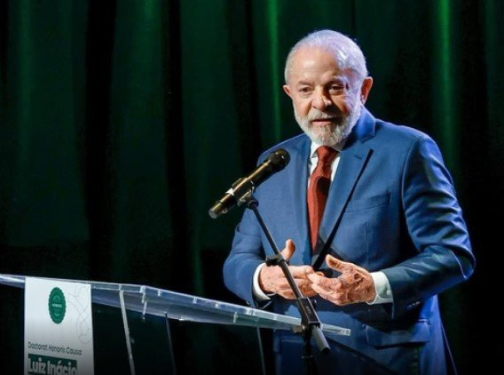 Lula diz a pai de Juliana que Itamaraty vai trazer corpo da Indonésia