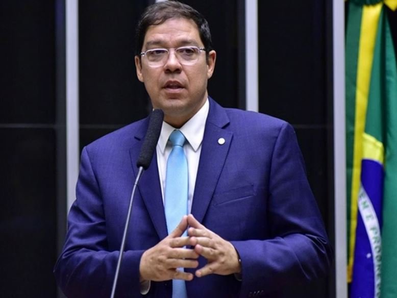 “Desmoralização do Congresso brasileiro”, diz vice da Câmara sobre IOF