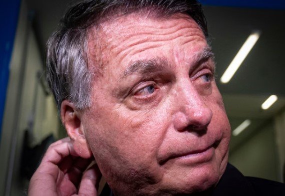 Bolsonaro não pode chegar perto de embaixadas nem usar redes sociais
