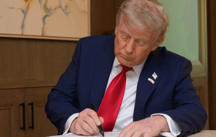 Trump volta a ameaçar países do Brics: ‘receberão tarifa de 10% muito em breve