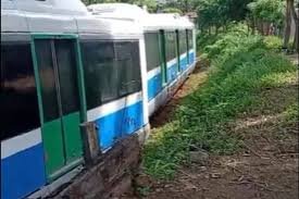 Trem sai dos trilhos em Extremoz após fortes chuvas