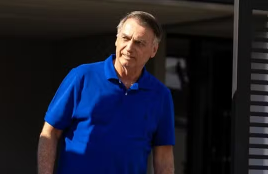 Bolsonaro vai assistir ao julgamento em casa, cercado pela família