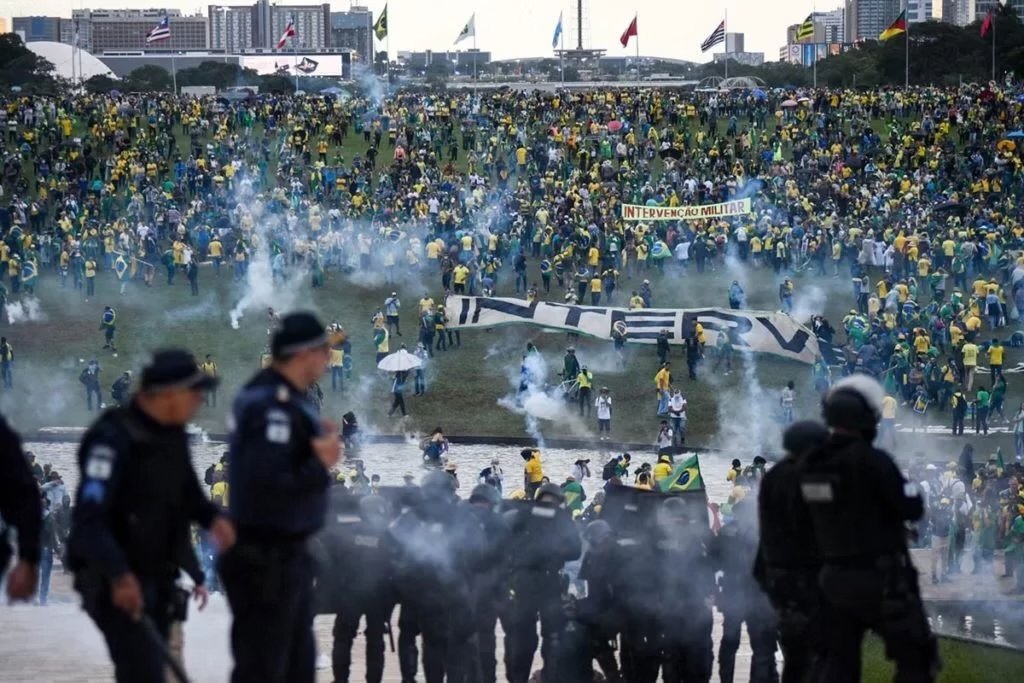 QUAEST: 41% são contra anistia; 36% a favor, inclusive a Bolsonaro