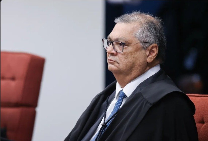 PF indicia mulher que hostilizou Dino na véspera de julgamento de Bolsonaro