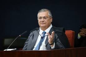 Dino ironiza Magnitsky e diz que Mickey não muda julgamento no STF