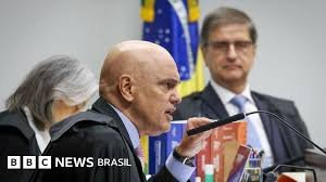Moraes vota para condenar Bolsonaro e outros sete réus por plano de golpe