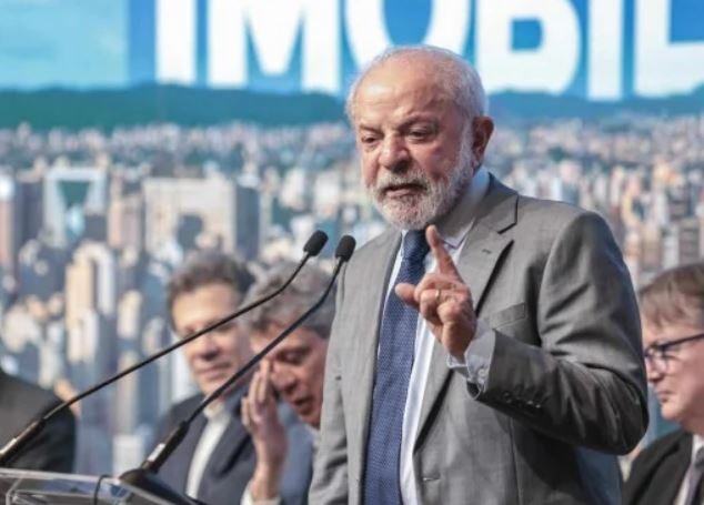 Em tom eleitoral, Lula diz que “Brasil está arrumado” e dispara contra Bolsonaro: “Tranqueira”