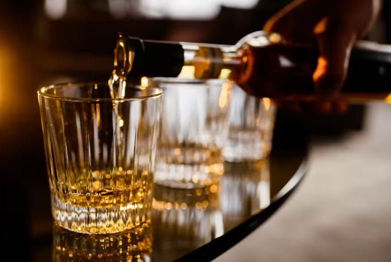 Amigos mortos após churrasco em Osasco-SP entram na lista de vítimas pelo consumo de bebidas adulteradas com metanol