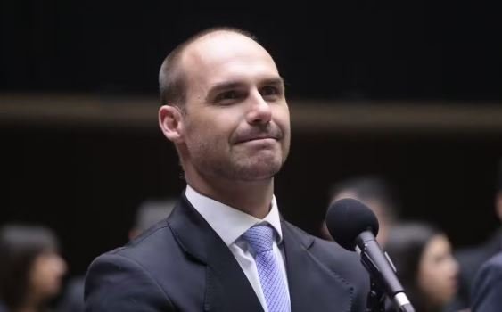 Relator do Conselho de Ética da Câmara vota pelo arquivamento do processo que pede a cassação de Eduardo Bolsonaro