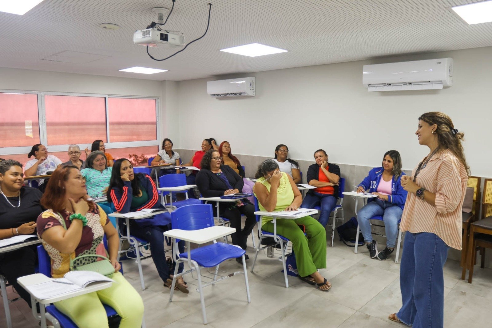 Merendeiras da rede municipal recebem capacitação em parceria com o Senac