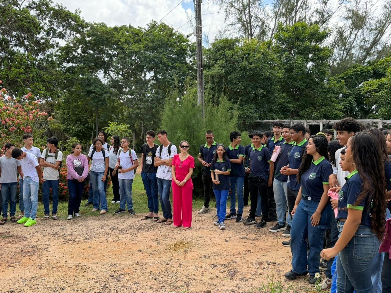 Horto Municipal recebe visita de estudantes e aprendem sobre educação ambiental