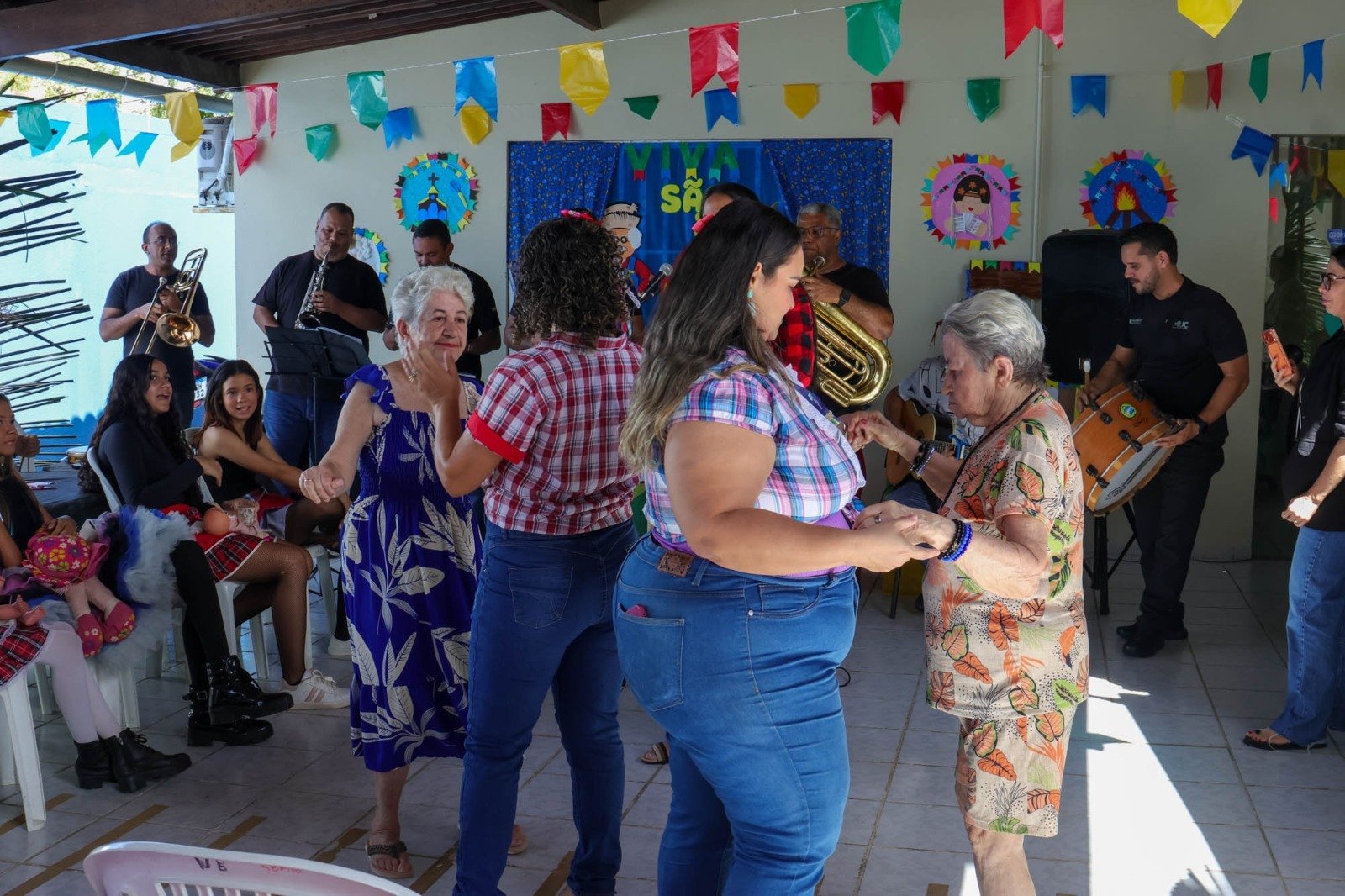 Centro Dia celebra São João com momento de integração e alegrias para os idosos