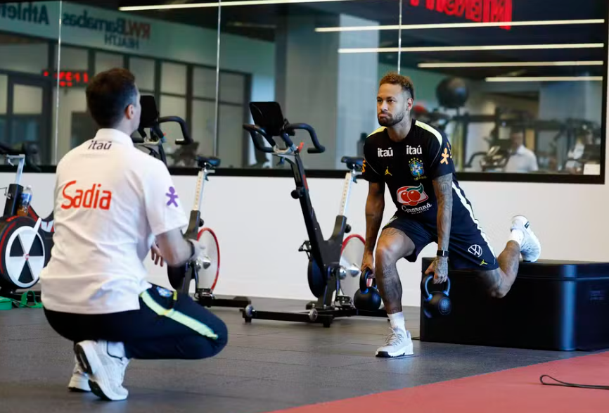 Neymar passa por exames para avaliar recuperação da lesão muscular, e CBF cita “boa evolução”