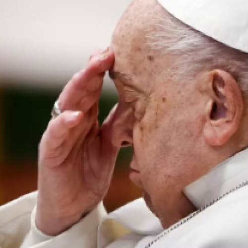 Papa Francisco completa 1 semana internado com pneumonia; quadro de saúde teve melhora