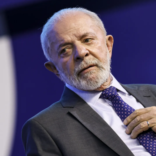 Lula entrega ao Congresso projeto que isenta do IR quem ganha até R$ 5 mil