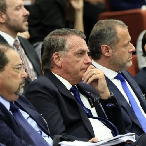 Moraes dá cinco dias para Bolsonaro e réus apresentarem defesa prévia