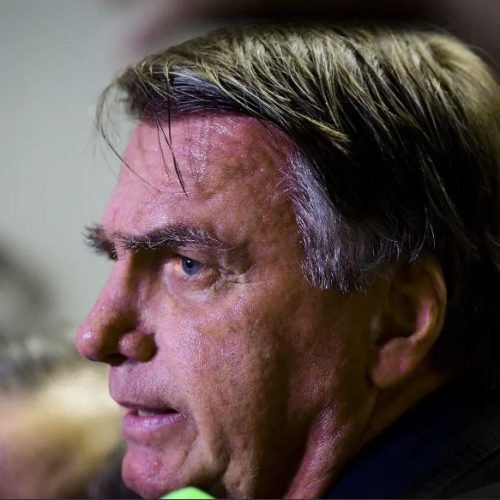 Ministros do STF divergem sobre rapidez em julgar Bolsonaro antes de 2026