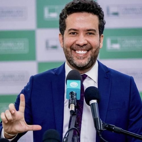 Janones confessou rachadinha ao se dispor a devolver grana