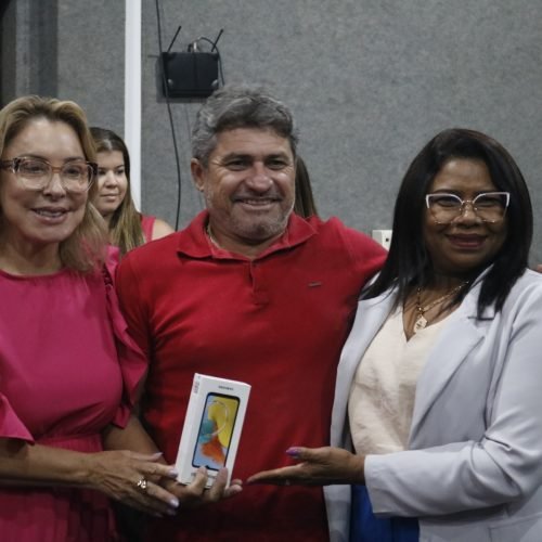Prefeitura de Parnamirim entrega smartphones às 29 UBS para modernizar comunicação no município