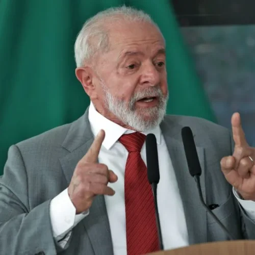 Da bancada, três assinam novo impeachment de Lula