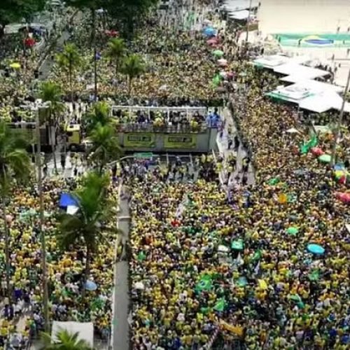 Veja o momento da chegada de Bolsonaro ao ato por anistia no Rio de Janeiro